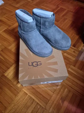 Botas UGG grises