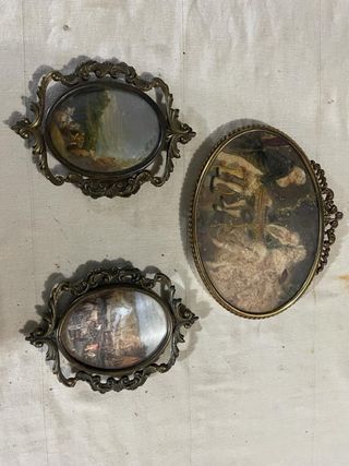 Cornici antiche ovali con dipinti