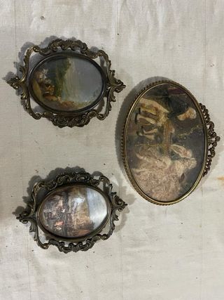 Cornici antiche ovali con dipinti