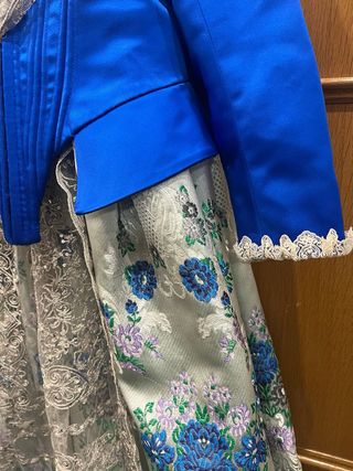 Vestido de fallera azul y multicolor