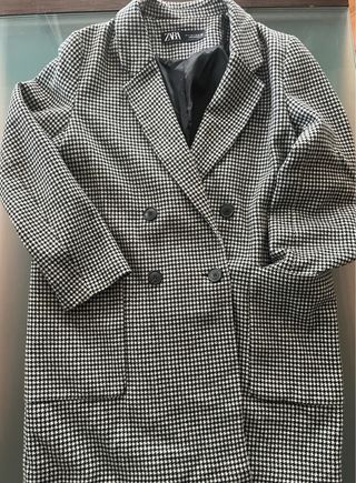 Abrigo cuadros Zara