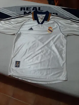 Camiseta y bufanda Real Madrid Adidas