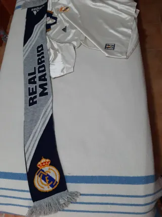 Camiseta y bufanda Real Madrid Adidas