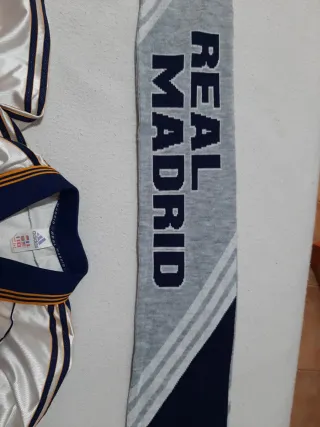 Camiseta y bufanda Real Madrid Adidas