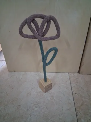 Fiore decorativo in tessuto e legno