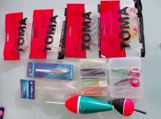 Lote pesca: carrete, plomos, señuelos