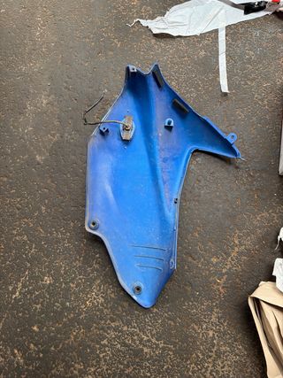 Lateral derecho Suzuki Bandit 600 04