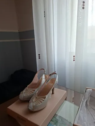 Zapatos de fiesta plateados