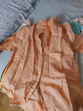 Lote de camisas de vestir hay entre 15 y 20