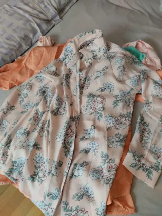 Lote de camisas de vestir hay entre 15 y 20