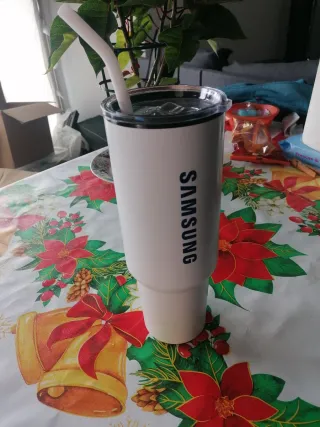Termo Samsung Blanco Nuevo con pajita incluida.