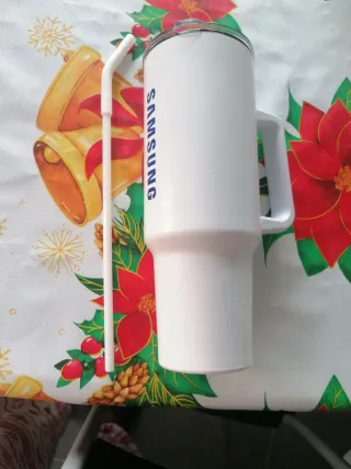 Termo Samsung Blanco Nuevo con pajita incluida.