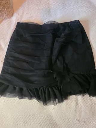 Falda negra tul delicada femenina