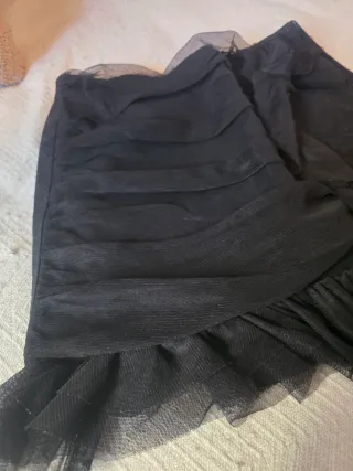 Falda negra tul delicada femenina