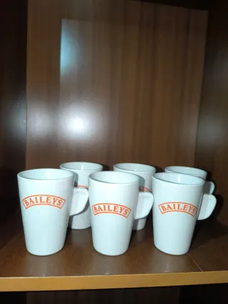 Tazas Baileys Blancas con Logo rojo