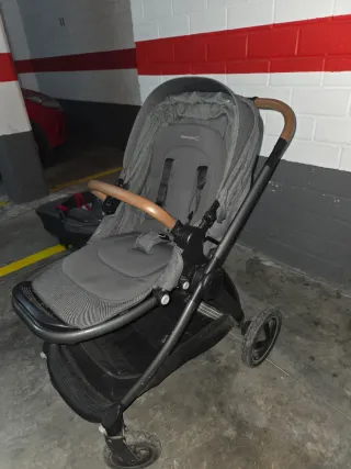 Carro de paseo gris con capota bebeconfort