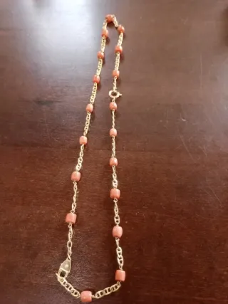 Collar Oro 18 kilates con coral