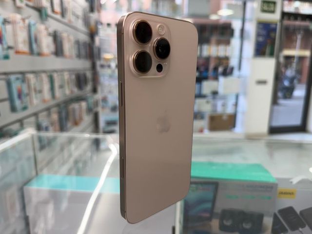 iPhone 16 Pro Max 256GB batteria 96% semi nuovo