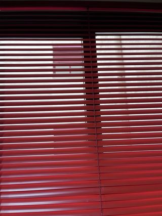 Persiana veneziana in alluminio colore rosso