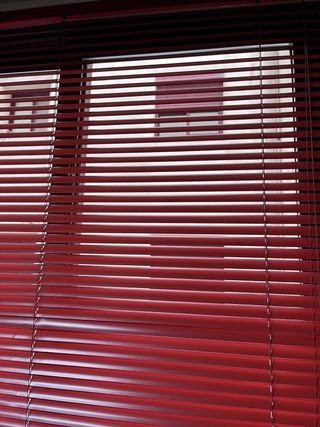 Persiana veneziana in alluminio colore rosso