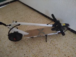 Patinete eléctrico con luces LED