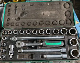 Maletín de carraca y vasos