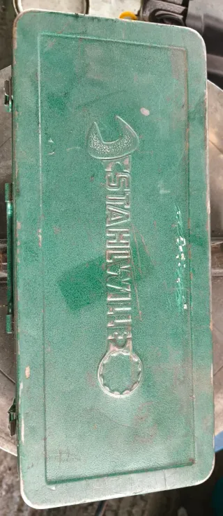 Maletín de carraca y vasos