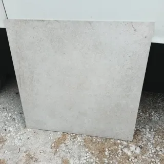 Lozas porcelánicas medidas 0.90 x0.90 son 17.10 m