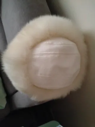 Gorro de piel blanco auténtica