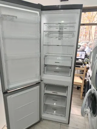 Nevera Whirlpool plateada