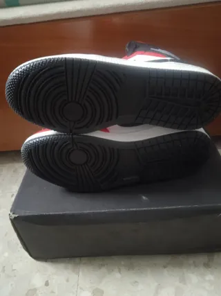 Nike Air Jordan Mid Rojas y Blancas