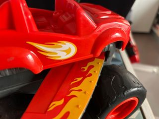 Coche Blaze y el Monster Machines. Con sonidos.