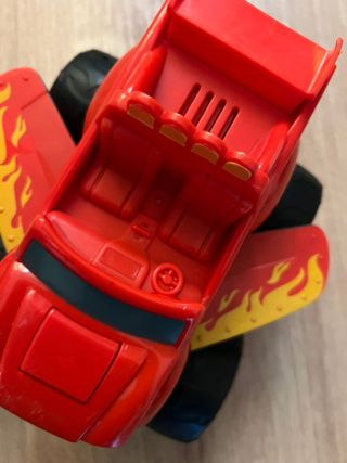 Coche Blaze y el Monster Machines. Con sonidos.