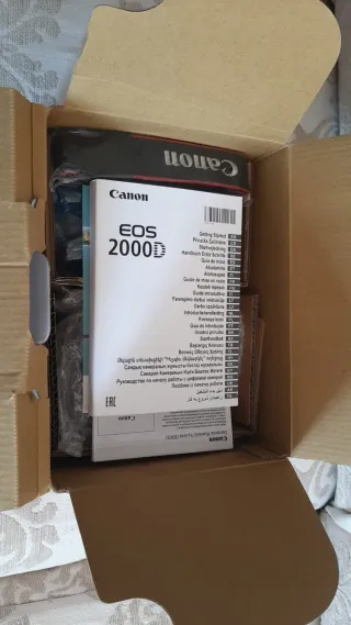 Canon EOS 2000D Kit Obiettivo EF-S 18-55 IS II