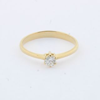 Anillo de oro con brillante