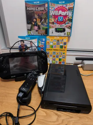 Nintendo Wii U Negra + Juegos y Mandos.