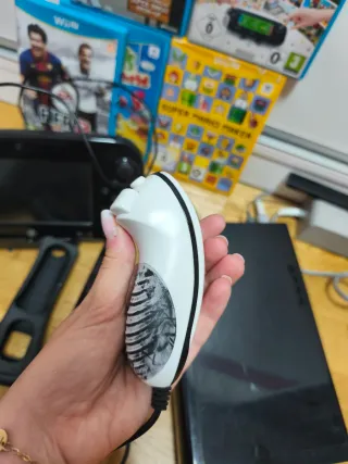 Nintendo Wii U Negra + Juegos y Mandos.