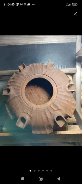 Jarra de cerveza antigua con tapa