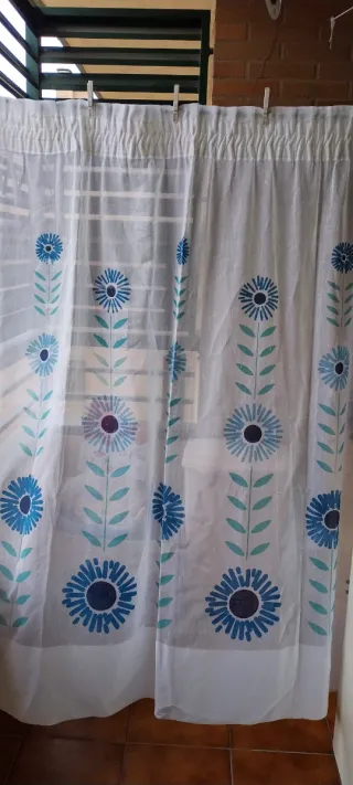2 Tende allegre con fiori blu