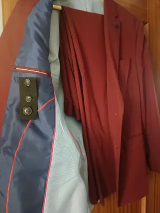 Traje de chaqueta rojo