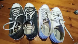 Zapatillas Converse Negras y Blancas