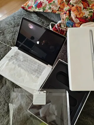 MacBook Pro Retina 15 i7 16GB RAM 512GB SSD