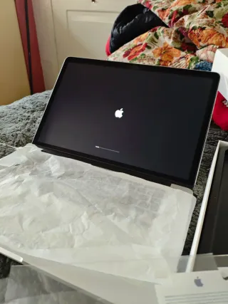 MacBook Pro Retina 15 i7 16GB RAM 512GB SSD