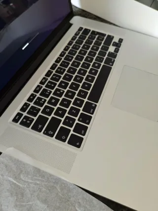 MacBook Pro Retina 15 i7 16GB RAM 512GB SSD