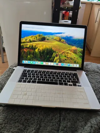 MacBook Pro Retina 15 i7 16GB RAM 512GB SSD
