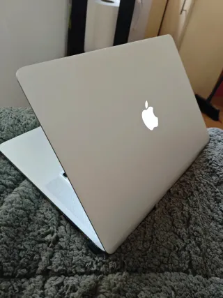 MacBook Pro Retina 15 i7 16GB RAM 512GB SSD