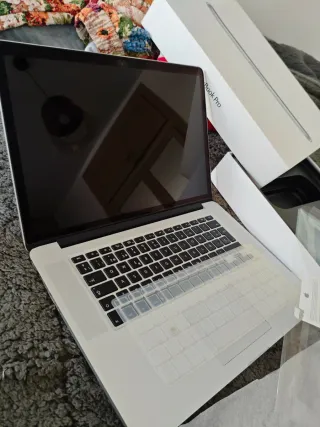 MacBook Pro Retina 15 i7 16GB RAM 512GB SSD