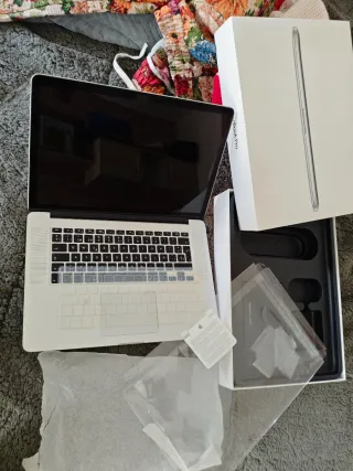 MacBook Pro Retina 15 i7 16GB RAM 512GB SSD