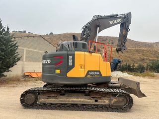 Excavadora Volvo ECR235E
