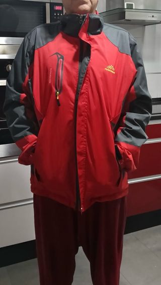 Chaqueta deportiva hombre roja y gris